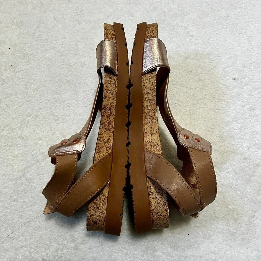 CAT/Caterpillar Mystic Rose Gold Metallic Sandal - Size 7